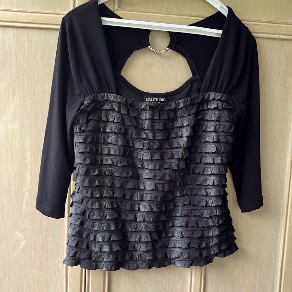 I.N. Studio. Black/silver top . Size PM